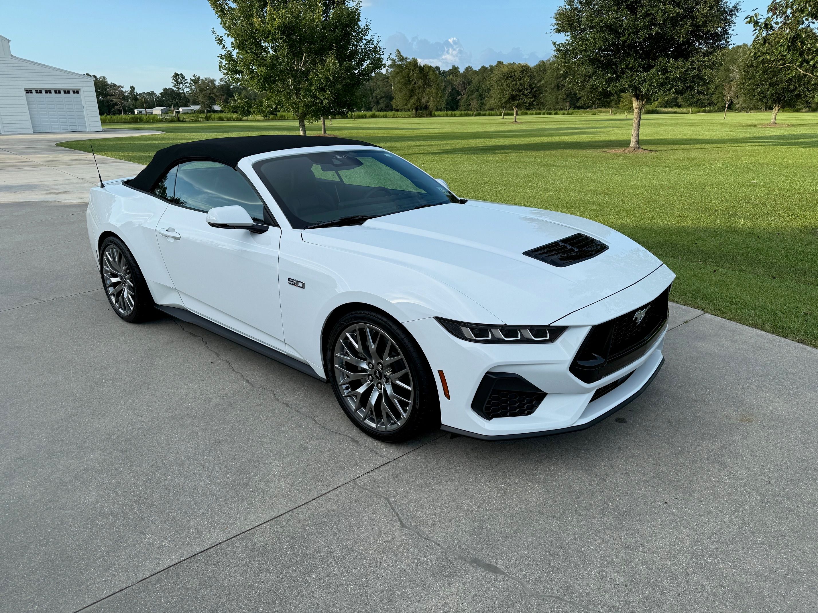Used 2025 Ford Mustang GT Premium RWD image 4