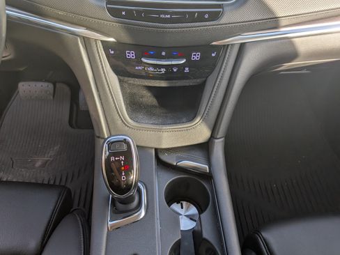 Used 2017 Cadillac XT5 Luxury w/ Driver Awareness Package image 9