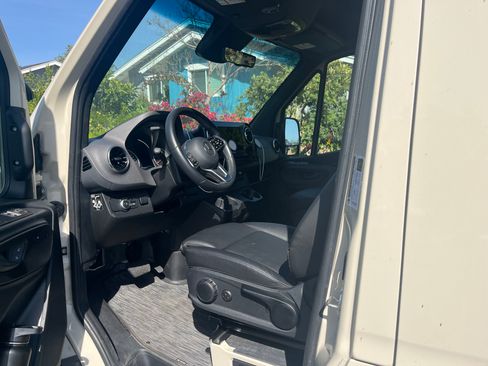 Used 2024 Mercedes-Benz Sprinter 2500 image 9