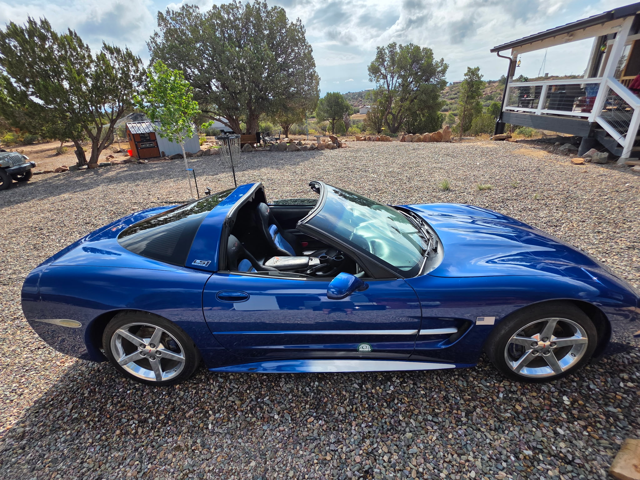 Used 2002 Chevrolet Corvette Coupe w/ Preferred Equipment Group1 RWD image 2