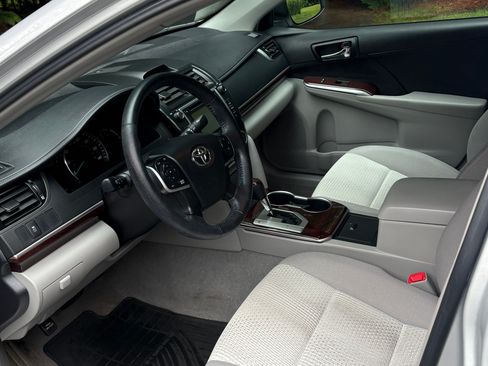 Used 2014 Toyota Camry XLE FWD image 12