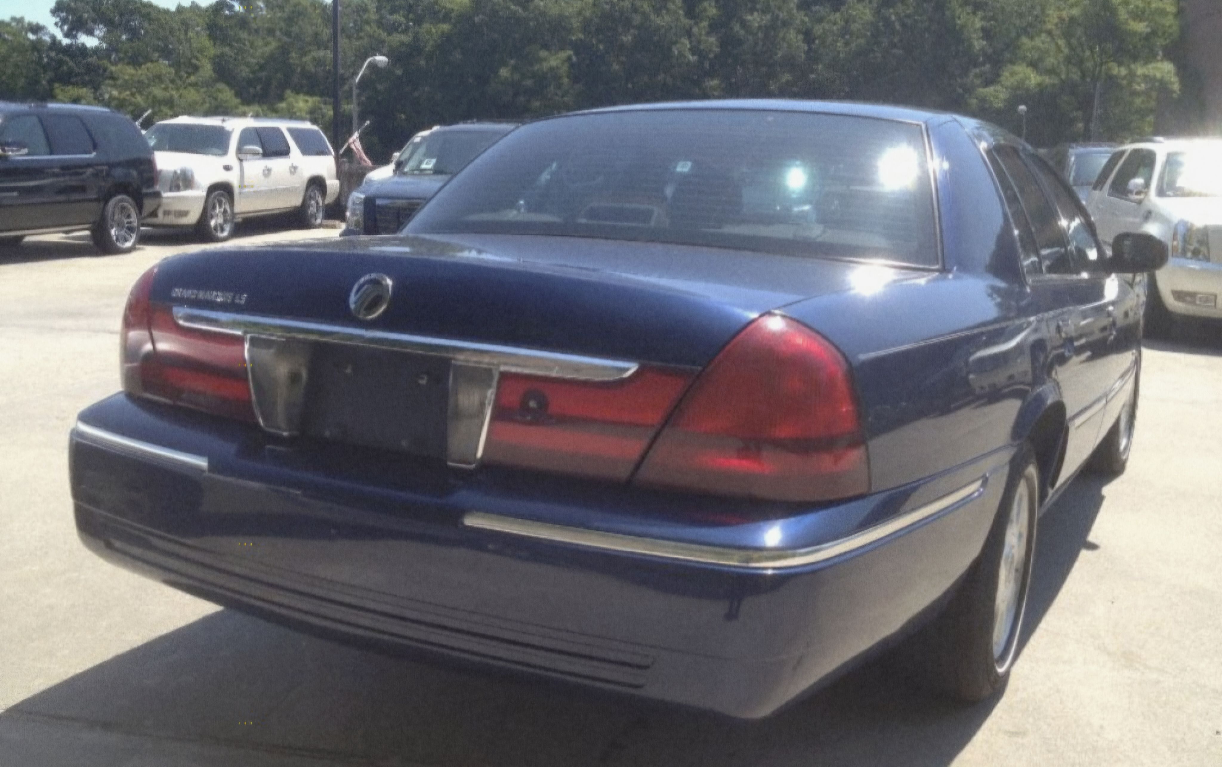 Used 2004 Mercury Grand Marquis LS RWD image 2