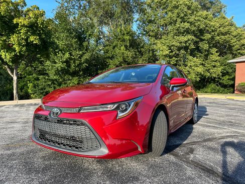 Used 2021 Toyota Corolla LE FWD image 2