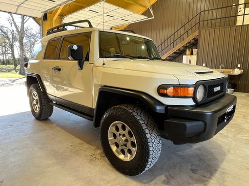 Used 2012 Toyota FJ Cruiser 4WD image 29