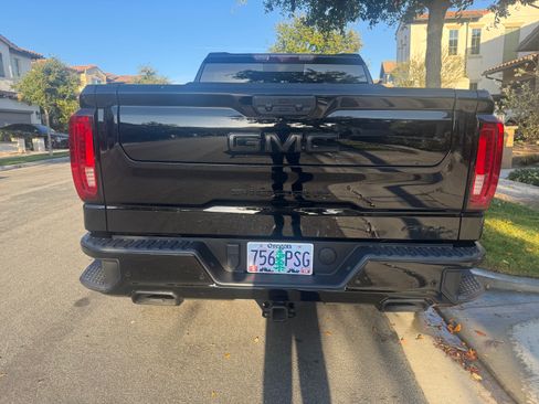 Used 2024 GMC Sierra 1500 AT4 w/ Technology Package image 5