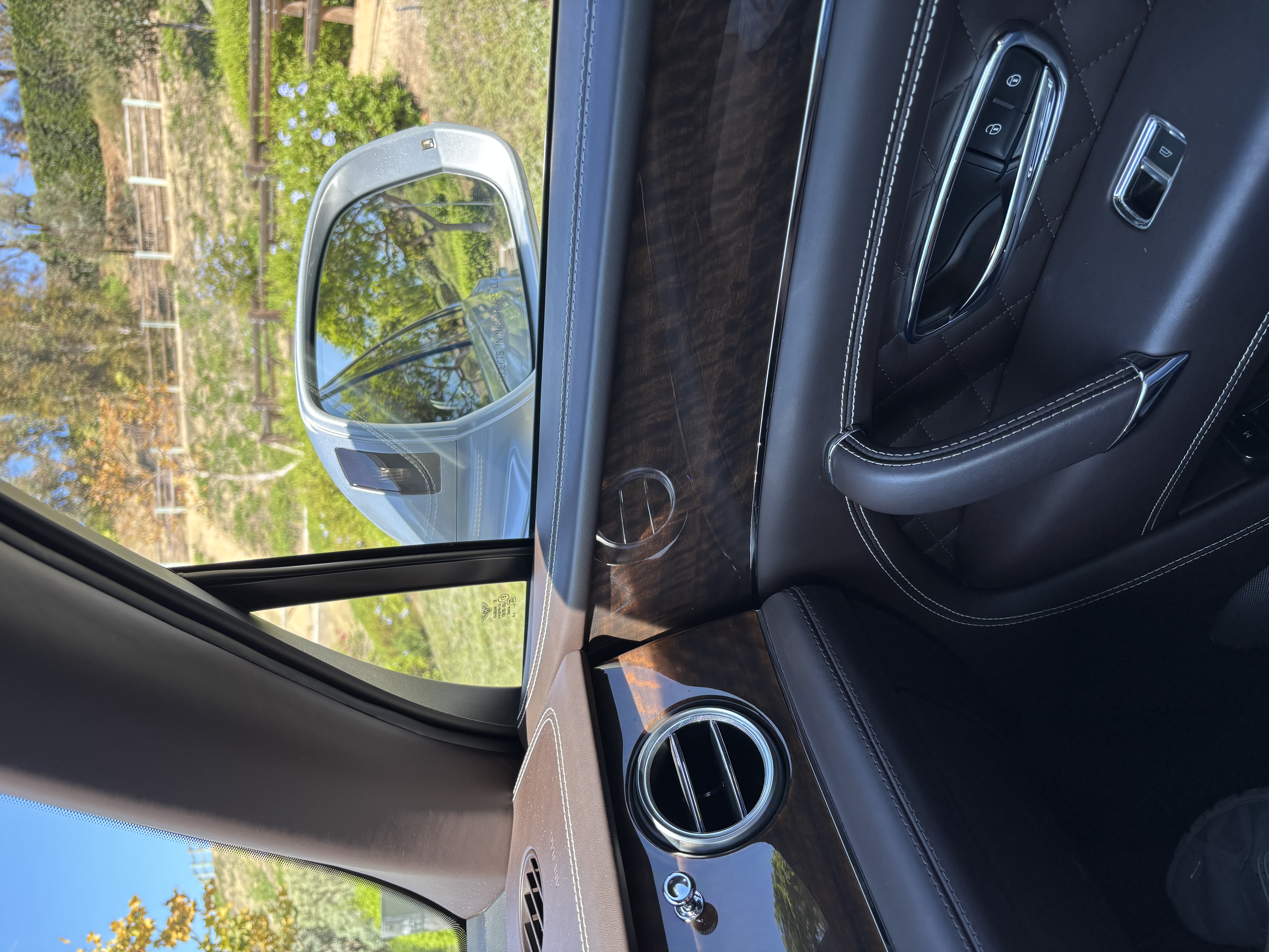 Used 2018 Bentley Bentayga AWD/4WD image 12