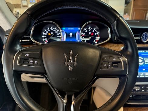 Used 2017 Maserati Quattroporte S GranLusso image 2