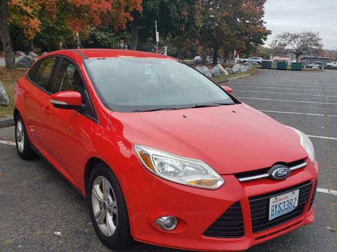 Used 2012 Ford Focus SE w/ SE Sport Pkg image 5