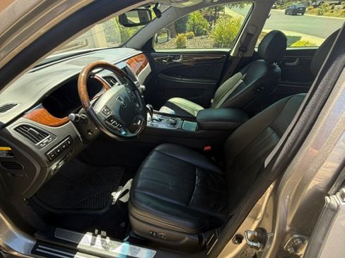 Used 2013 Hyundai Equus Signature RWD image 17