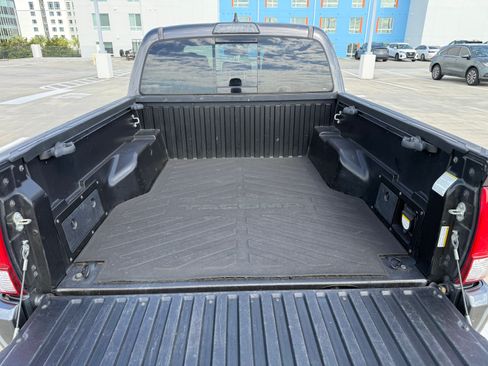 Used 2017 Toyota Tacoma TRD Sport w/ Tow Package RWD image 14