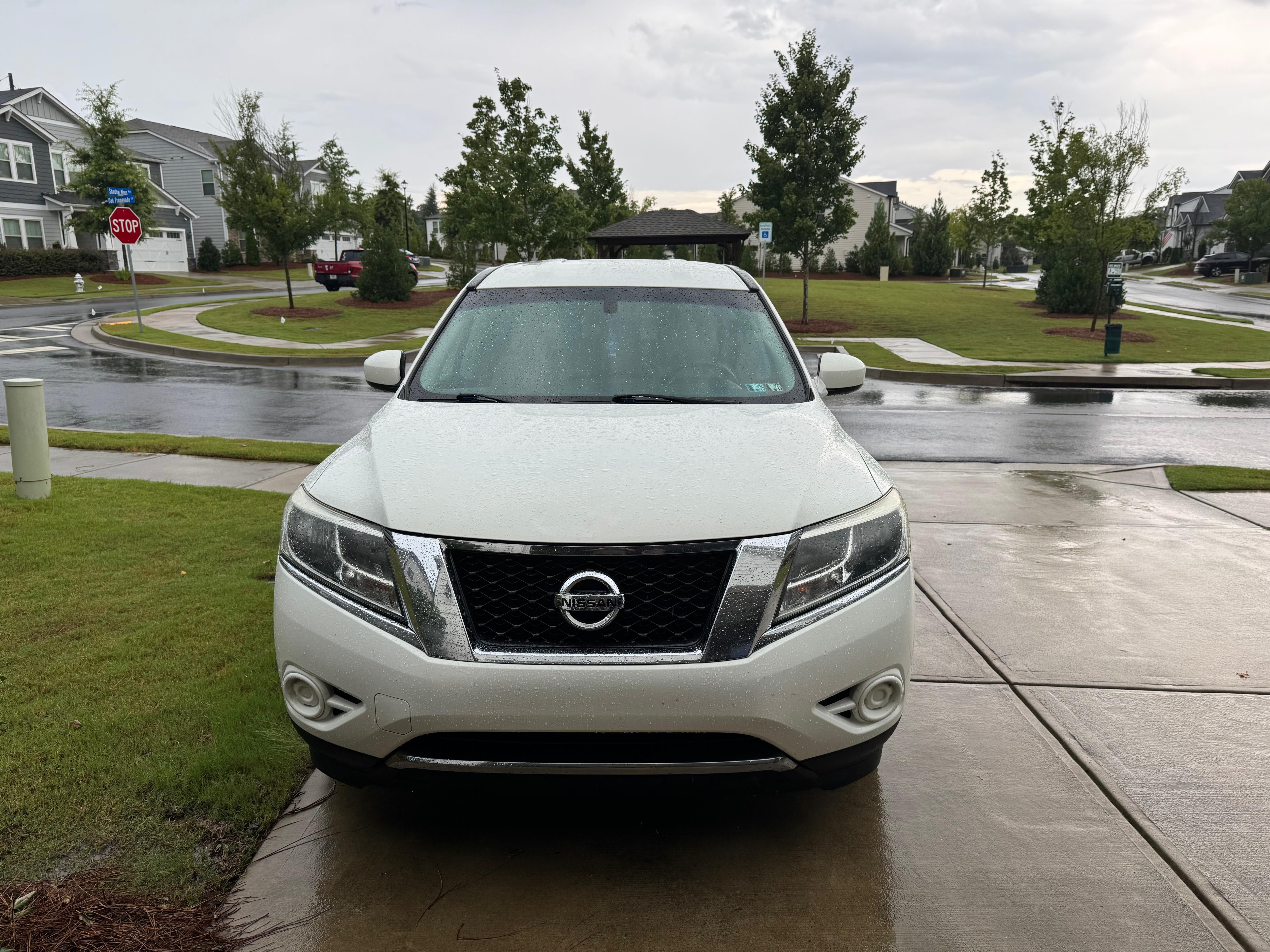 Used 2014 Nissan Pathfinder S AWD/4WD image 2