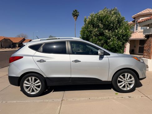 Used 2011 Hyundai Tucson Limited image 4
