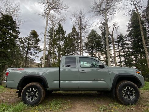 Used 2023 Toyota Tacoma TRD Off-Road w/ TRD Premium Off Road Package image 2