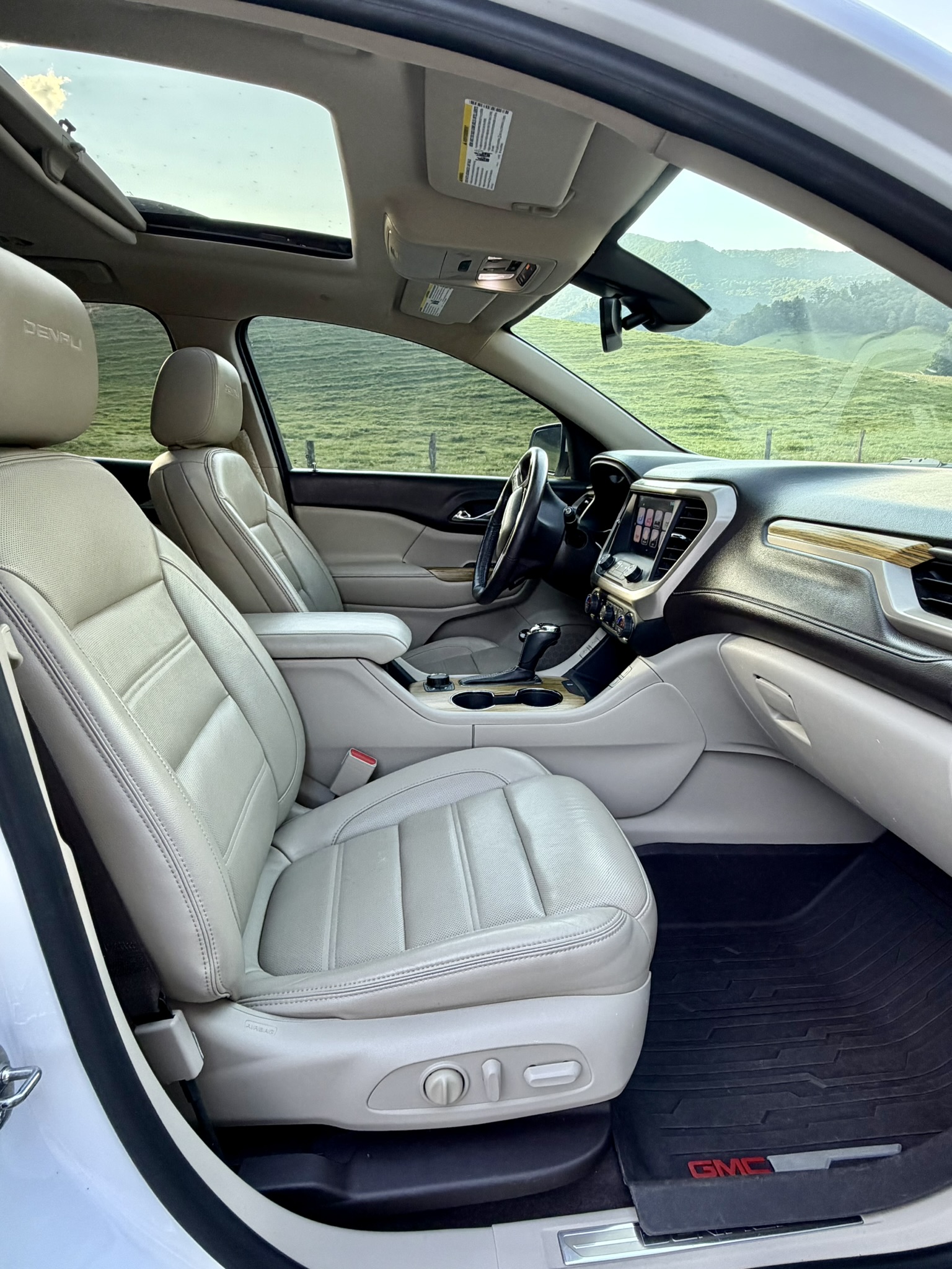 Used 2017 GMC Acadia Denali FWD image 8