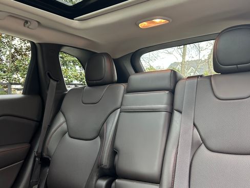 Used 2018 Jeep Cherokee Trailhawk w/ Quick Order Package 27L image 10