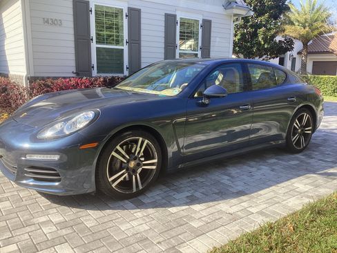 Used 2014 Porsche Panamera 4 image 1