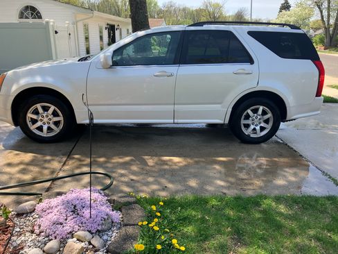Used 2006 Cadillac SRX w/ Seating Package image 1