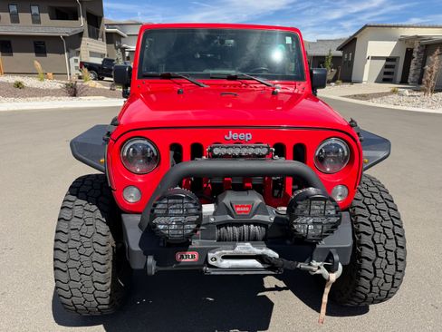Used 2016 Jeep Wrangler Unlimited Rubicon w/ Connectivity Group AWD/4WD image 4