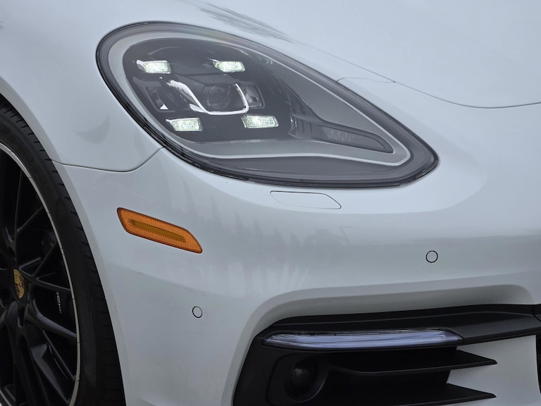 Used 2018 Porsche Panamera image 12