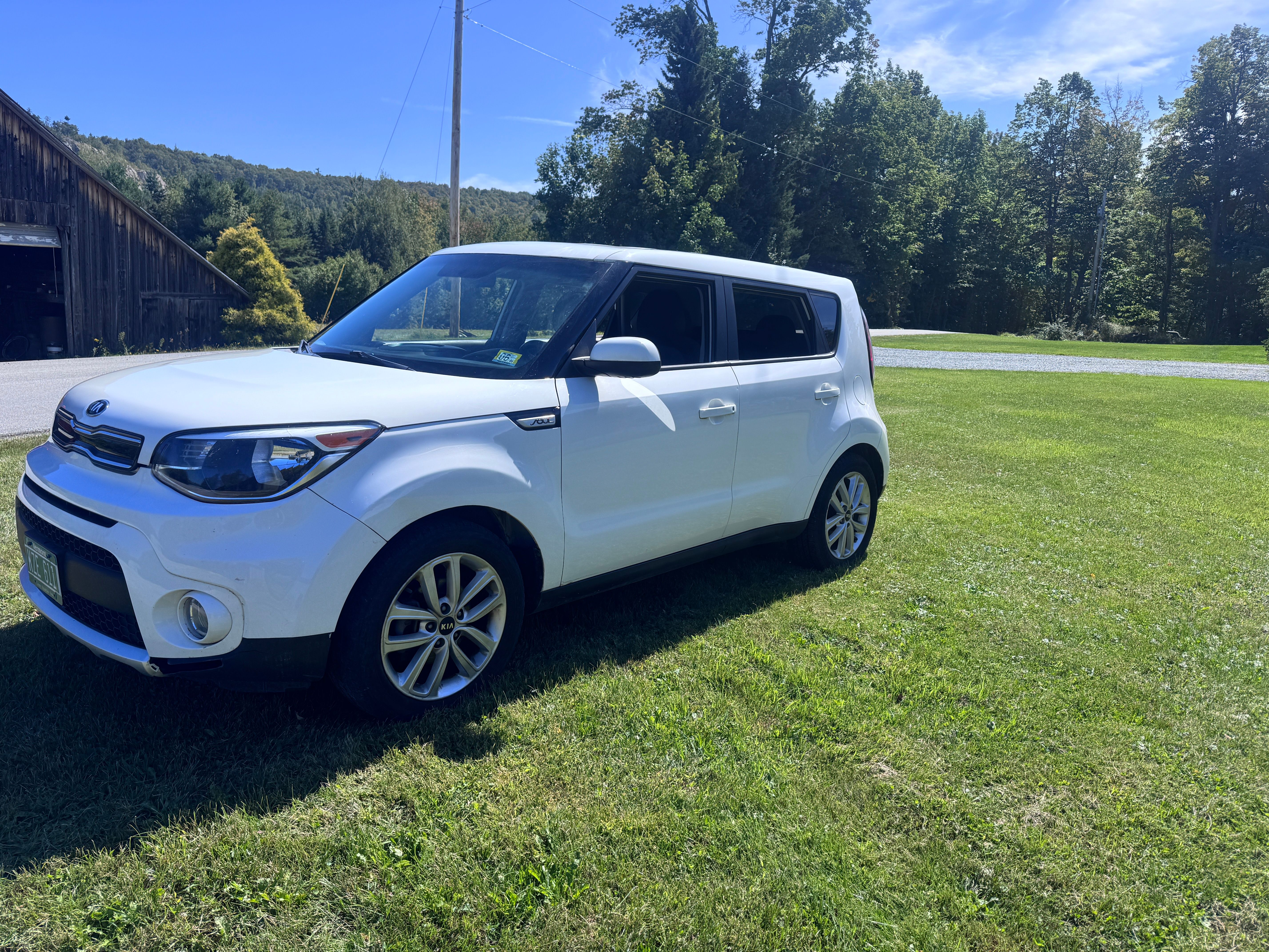 Used 2018 Kia Soul + FWD image 2