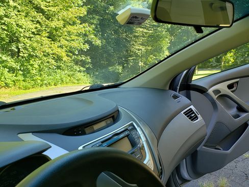 Used 2012 Hyundai Elantra GLS w/ Comfort Pkg 2 FWD image 25