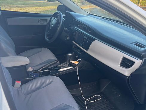 Used 2016 Toyota Corolla LE FWD image 9