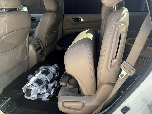 Used 2016 Nissan Pathfinder Platinum image 21