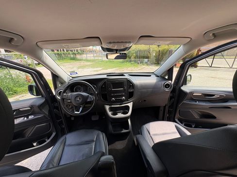 Used 2016 Mercedes-Benz Metris Passenger image 10