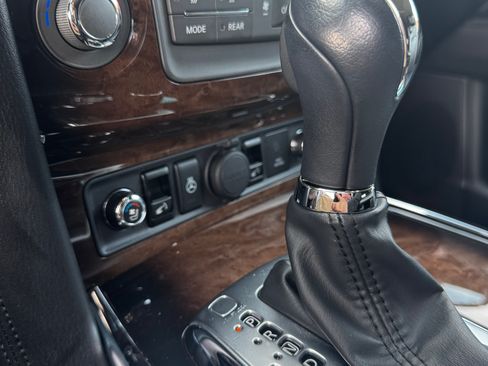 Used 2013 INFINITI QX56 4WD w/ Deluxe Touring Pkg image 9