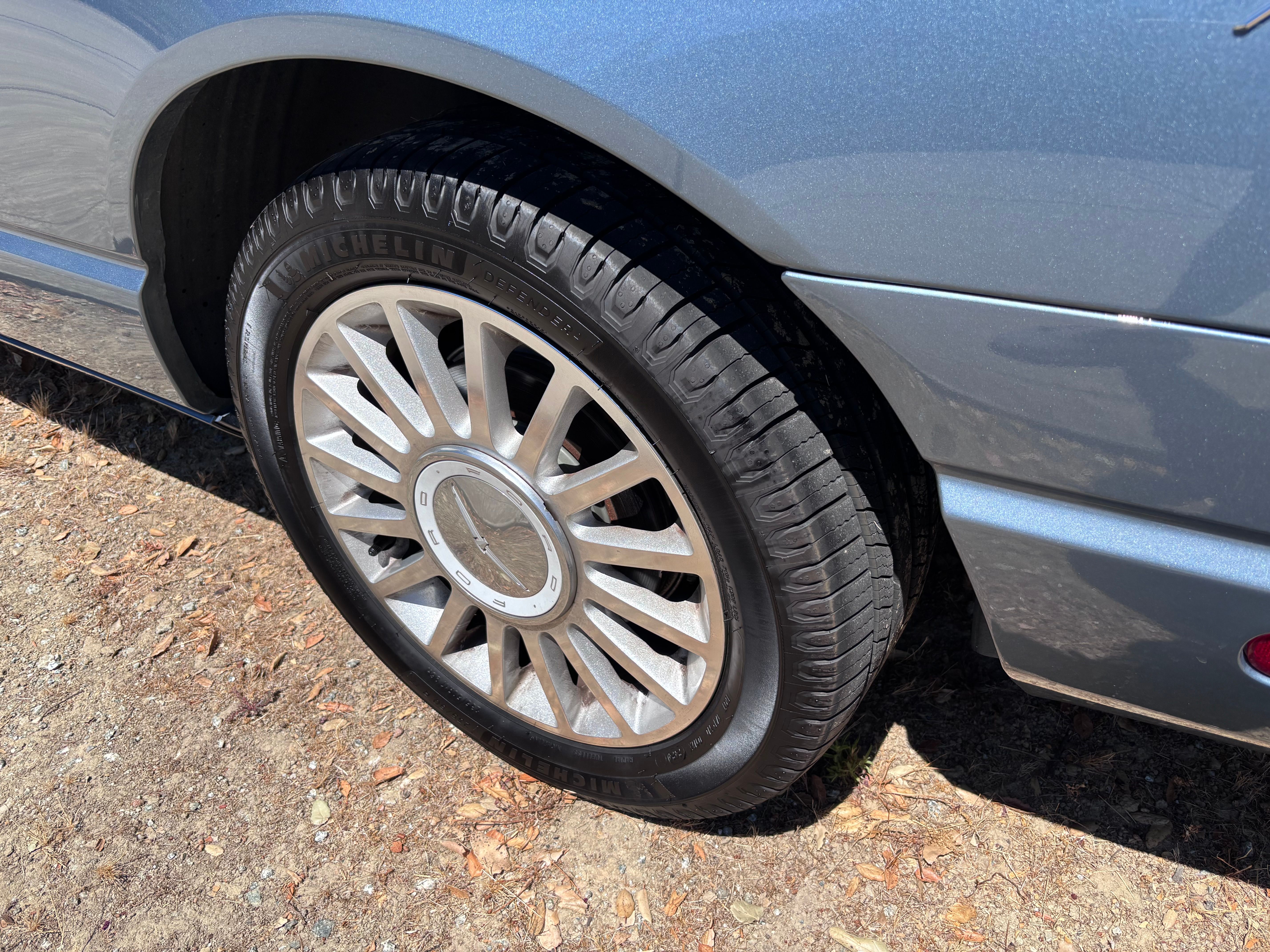 Used 2005 Ford Thunderbird RWD image 8