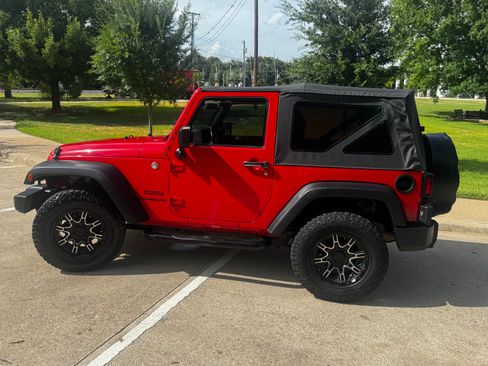 Used 2015 Jeep Wrangler Sport w/ Quick Order Package 24S AWD/4WD image 4