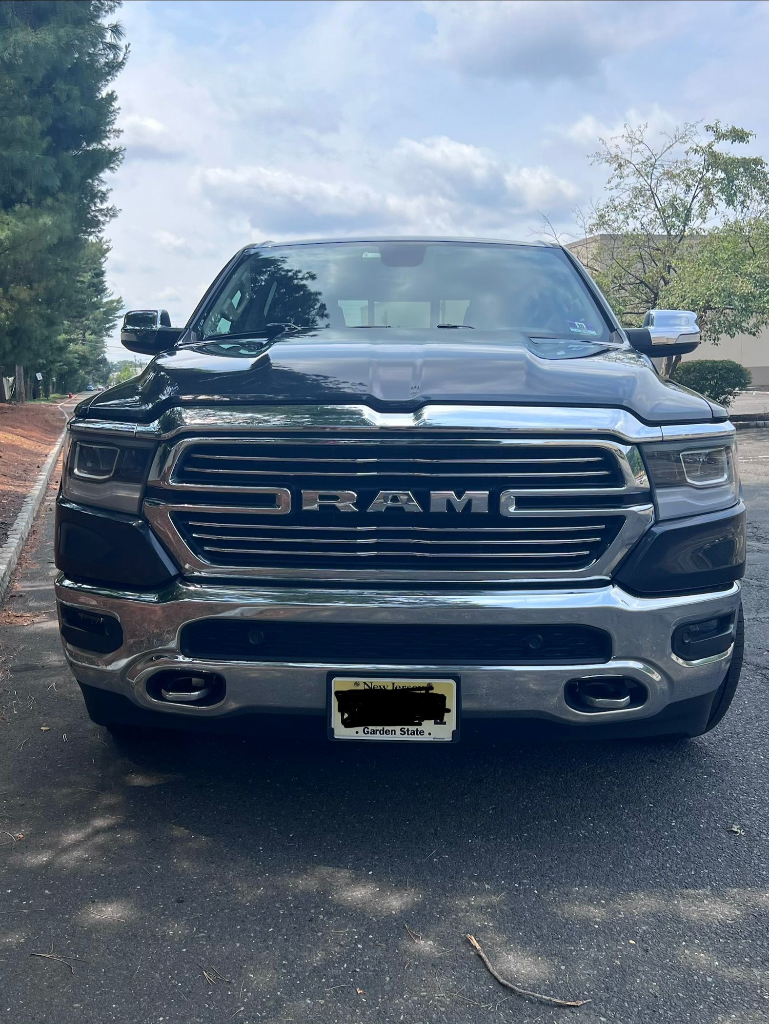 Used 2019 RAM 1500 Laramie AWD/4WD image 4