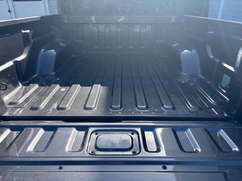 Used 2023 Jeep Gladiator Sport image 9