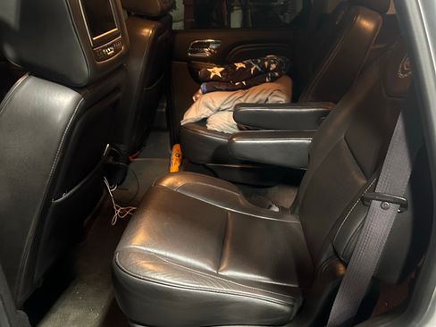 Used 2014 Cadillac Escalade Platinum AWD/4WD image 5