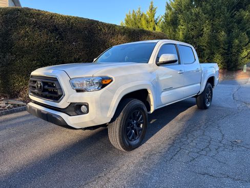 Used 2023 Toyota Tacoma SR5 image 2