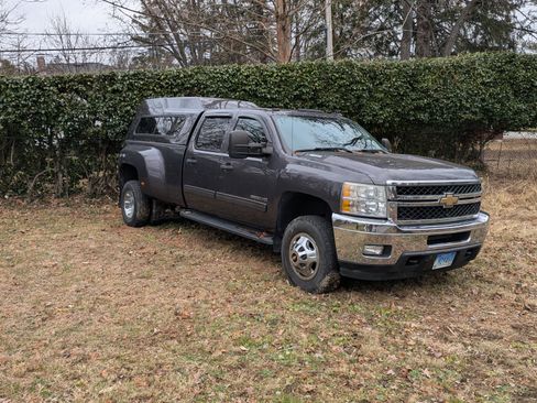 Used 2011 Chevrolet Silverado 3500 LT w/ Interior Plus Package image 2