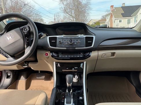 Used 2017 Honda Accord Hybrid Sedan image 10