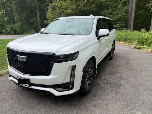 Used 2022 Cadillac Escalade Sport w/ Touring Package image 4