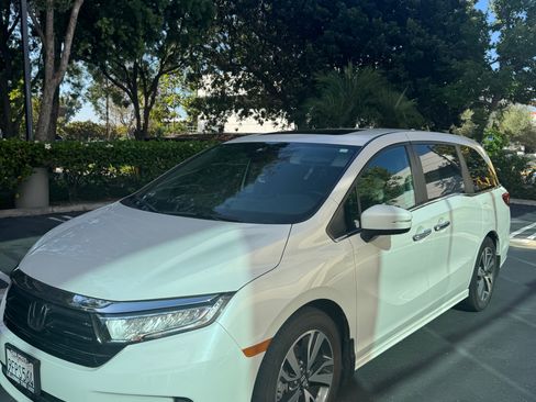 Used 2023 Honda Odyssey Touring image 2