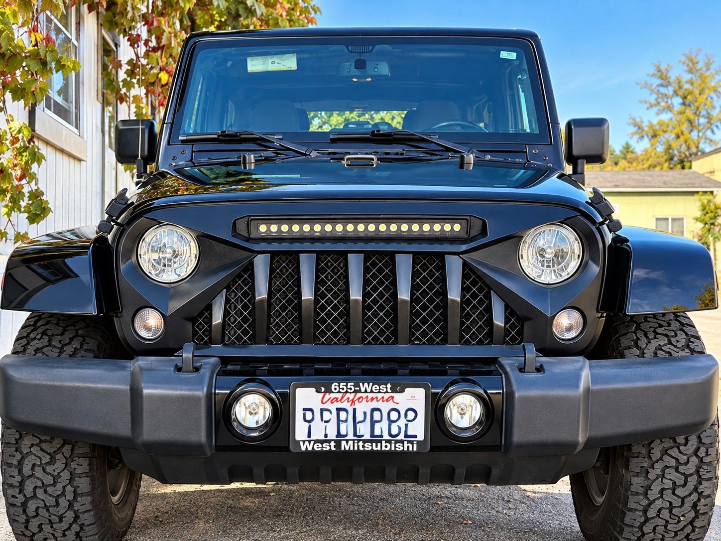 Used 2017 Jeep Wrangler Unlimited Sahara w/ Connectivity Group AWD/4WD image 1