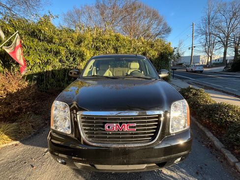 Used 2014 GMC Yukon XL SLT w/ Suspension Package, Off-Road image 4