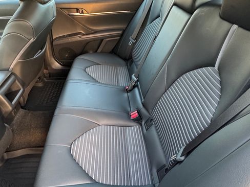 Used 2022 Toyota Camry SE FWD image 13
