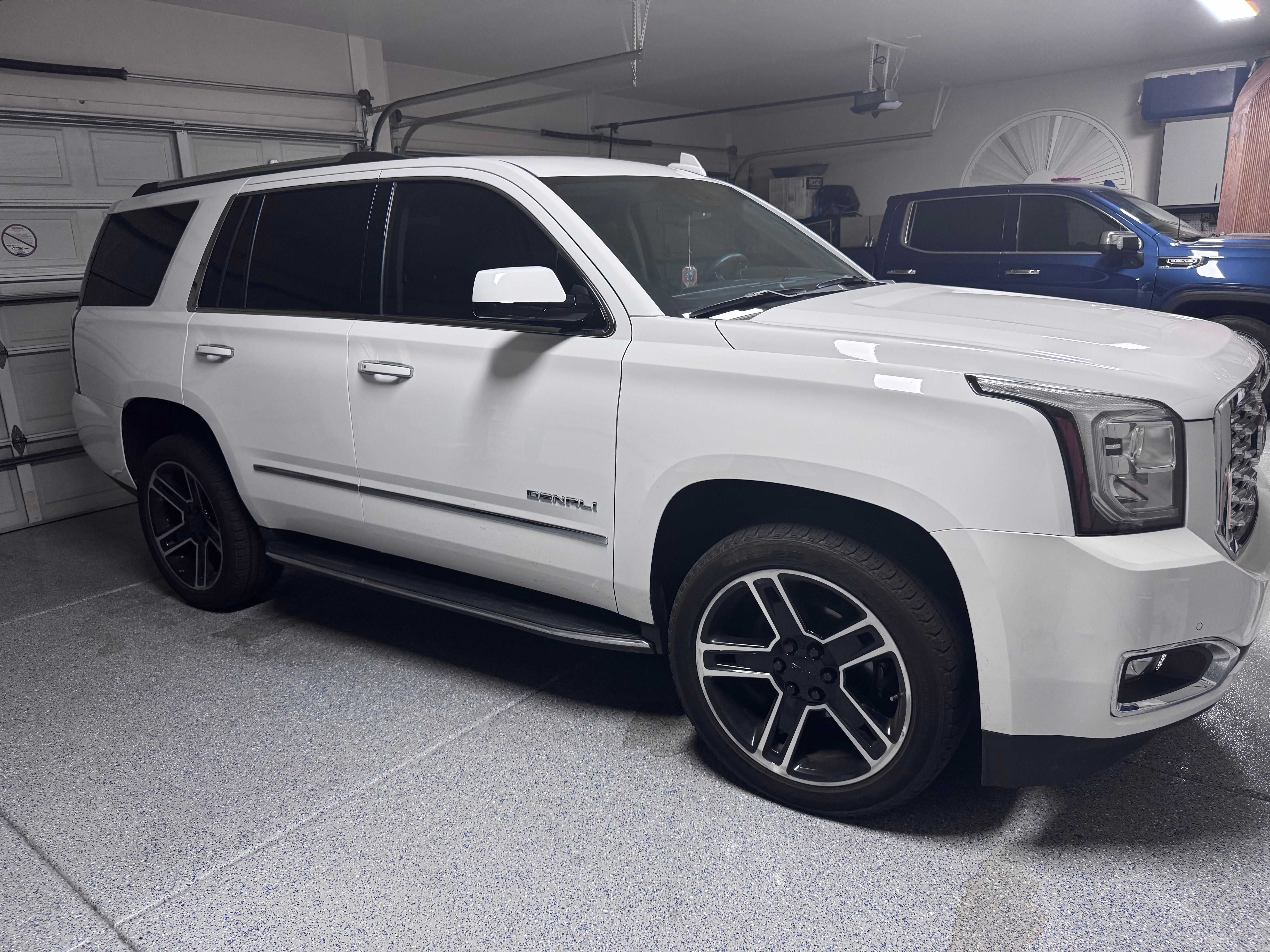 Used 2020 GMC Yukon Denali RWD image 4