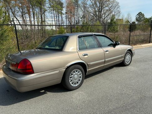 Used 2003 Mercury Grand Marquis GS image 8