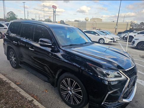 Used 2020 Lexus LX 570 4WD w/ 3rd Row & Luxury Pkg image 5