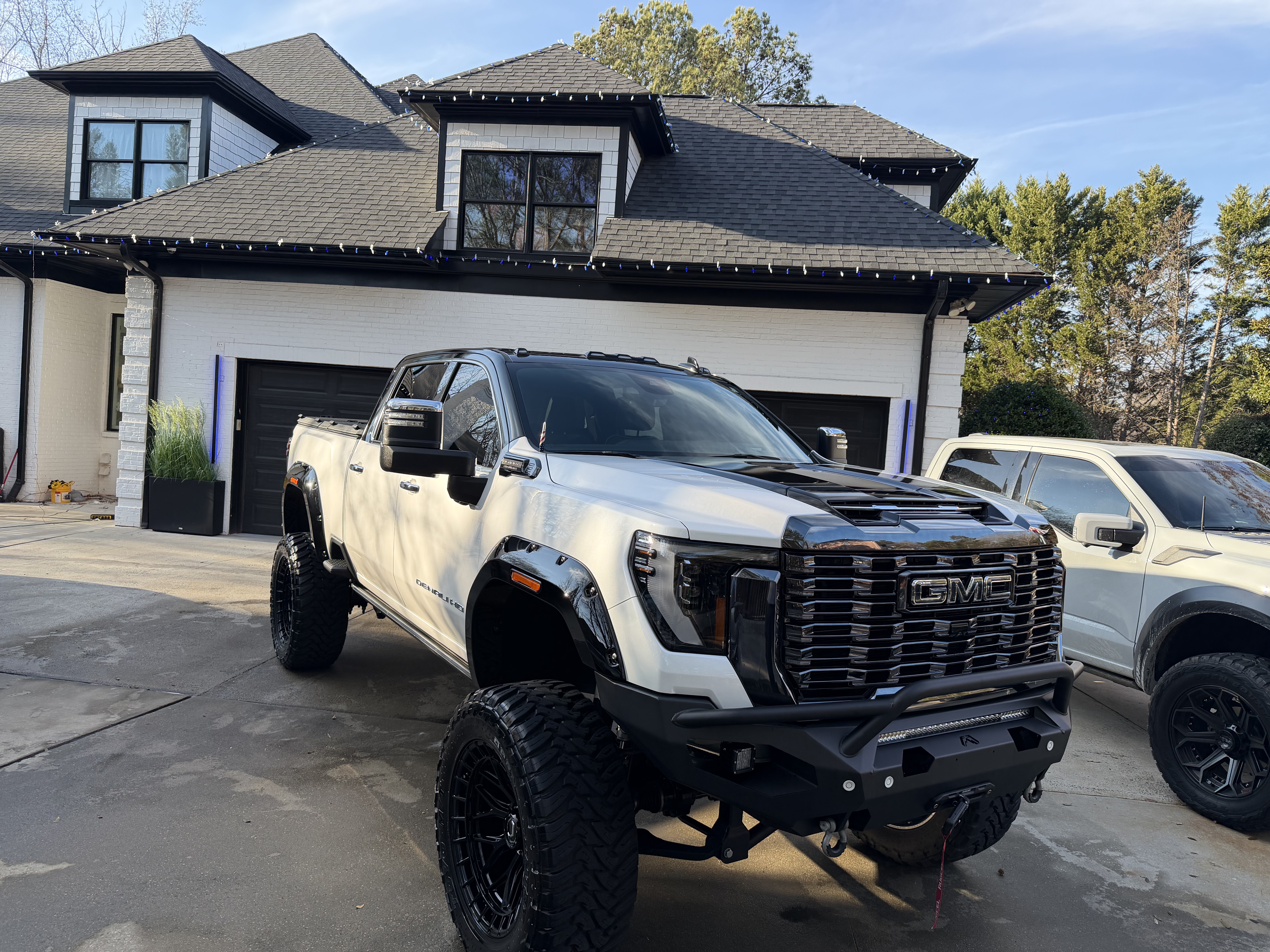 Used 2024 GMC Sierra 2500 Denali Ultimate AWD/4WD image 2