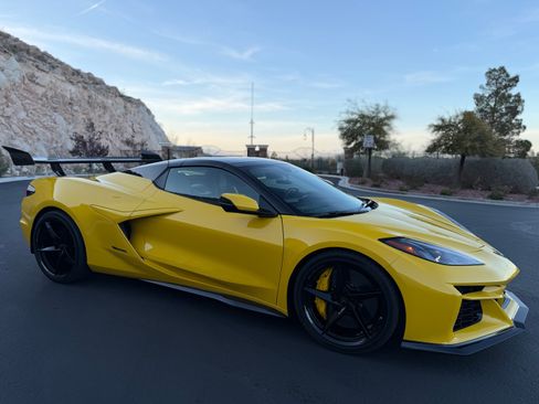 Used 2025 Chevrolet Corvette E-Ray image 15