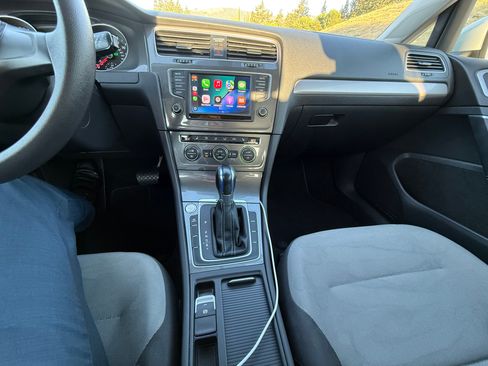Used 2016 Volkswagen e-Golf SE w/ DC Fast Charging Package FWD image 20