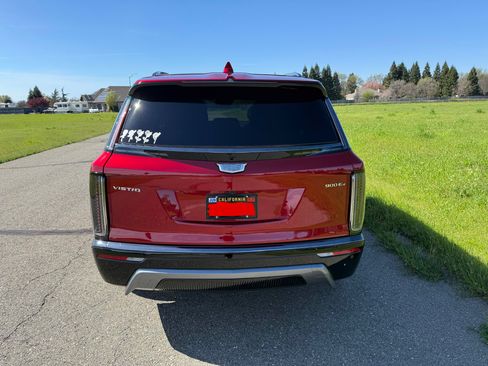 Used 2026 Cadillac Vistiq Sport image 11