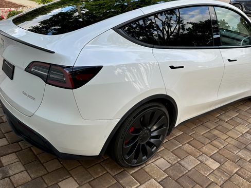 Used 2022 Tesla Model Y Performance AWD/4WD image 6